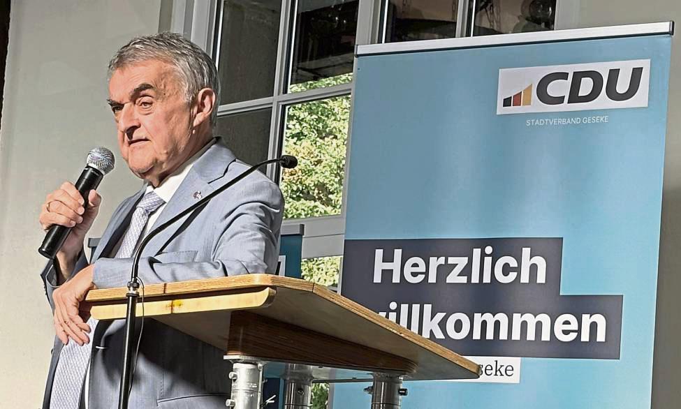 Herbert Reul spricht sich für eine Schritt-für-Schritt-Politik aus. Foto: Meschede