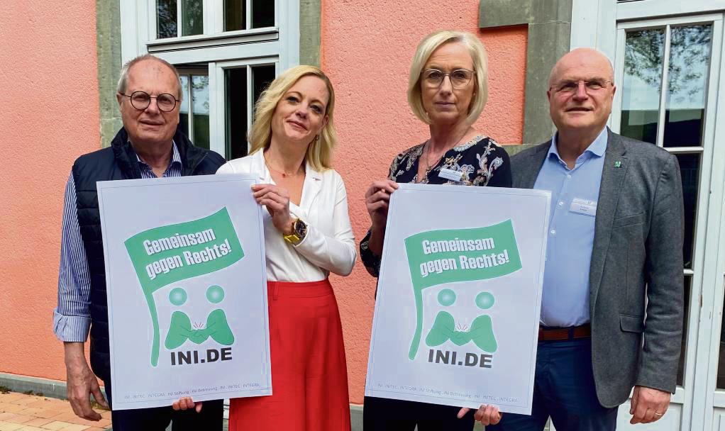 Die Ini-Verantwortlichen Reinhard Venjakob, Sonja Böhme, Petra Sellerberg und Andreas Knapp (v.l.) stellten das neue Logo und die Kampagne gegen rechte Hetze vor. Foto: Vielberg