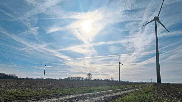 Die drei alten Windräder bei Benninghausen werden durch zwei neue ersetzt. Foto: Cegelski