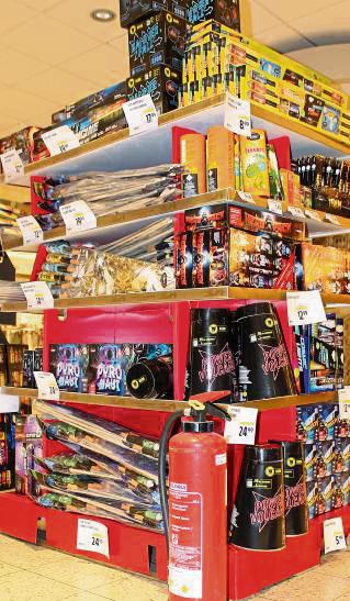 Drei Tage vor Silvesterabend darf der Verkauf in den Geschäften starten. Foto: Soraya Dietz