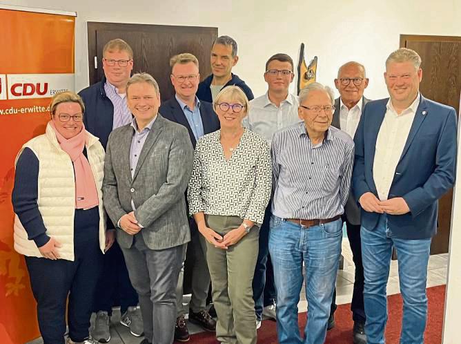 Der neue Vorstand mit Landtagsabgeordnetem: Die CDU Erwitte stellt sich für die Kommunalwahl auf und setzt dabei auf ein bewährtes Team. Foto: N. Gerwin