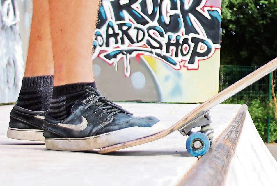 Ironischerweise haben Skateboards auf der Erwitter Skateanlage mittlerweile Seltenheitswert. Die Jugendlichen nutzen das Gelände eher als Treffpunkt. Archivfoto: Bielawa