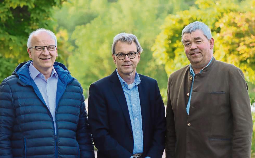 Prof. Dr. Friedrich Kerkhof (M.) von der Soester Fachhochschule stellte sein Gutachten zu den Plänen der EU-Kommission vor. Hier mit dem Kreisverbandsvorsitzenden Josef Lehmenkühler (l.) und dem stellvertretenden Vorsitzenden Andreas König (r.).