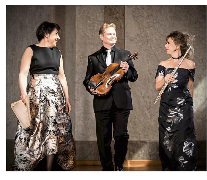 Das Trio Lobkowitz Wien mit Srebra Gelleva am Klavier, Robert Bauerstatter an der Viola und Wally Hase an der Flöte (v.l.).