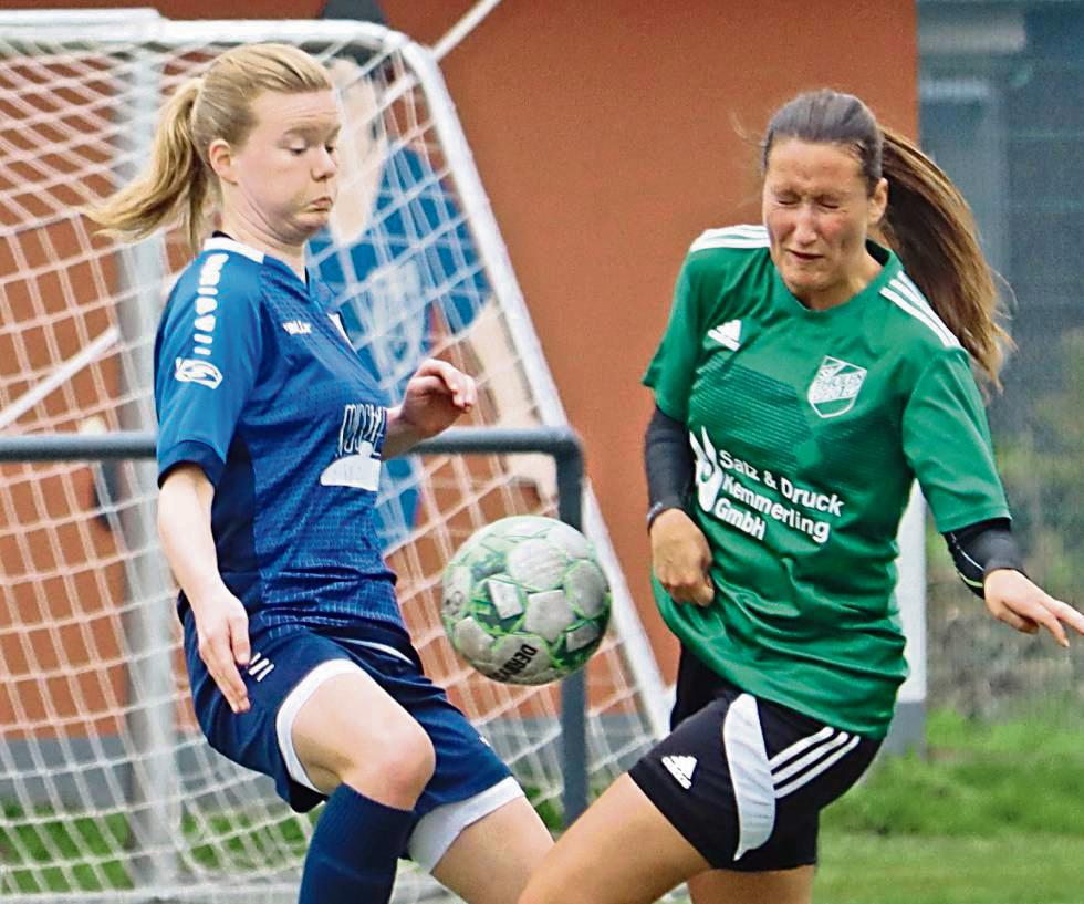 Kein Durchkommen gab es für die Spielerinnen des TuS Wadersloh in Nethegau, die beim 0:1 die erste Saisoniederlage kassierten. Foto: Feichtinger