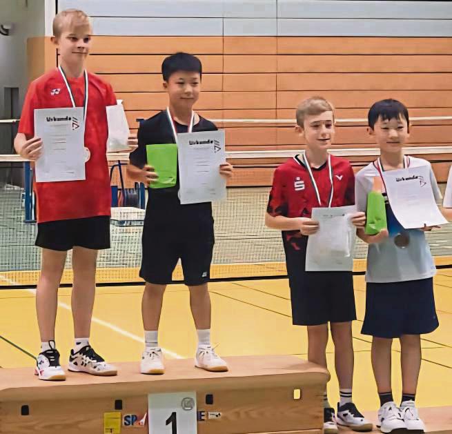 Erste Meadaille bei einer Westdeutschen Meisterschaft: Noah Matis (3.v.l.) gewann sie für den 1. BV Teutonia Lippstadt im U11-Doppel.