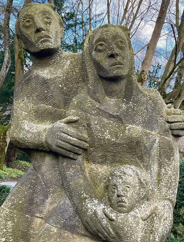 1956 schuf der schlesische Künstler Bernhard Gohla dieses Denkmal für die Heimatvertriebenen. Foto: Overhoff