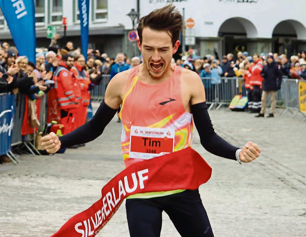 Peilt den Silvesterlauf-Hattrick an: Der Wuppertaler Tim Wagner war bei der 42. und 43. Auflage nicht zu stoppen. Triumphiert er auch 2025 auf dem Soester Marktplatz? Foto: Uwe Feichtinger