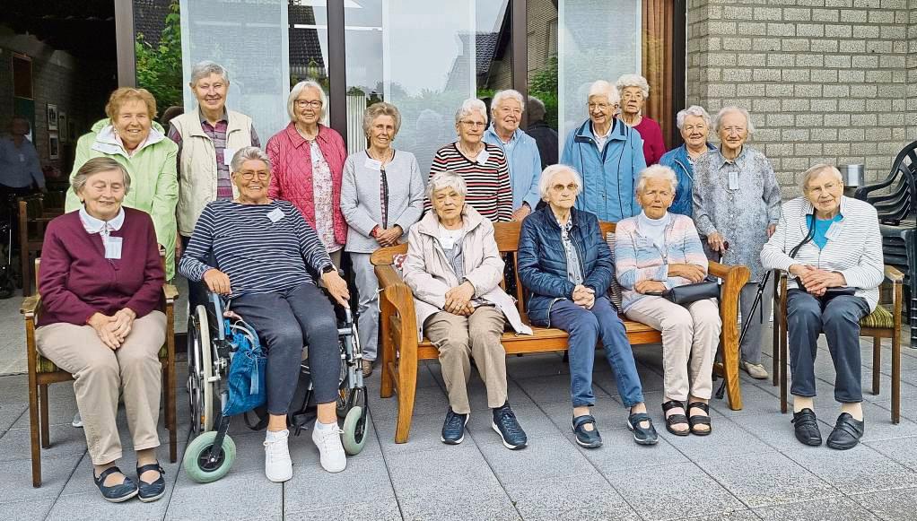 Das Bild zeigt die Gruppe der Urlauberinnen zum Auftakt am Montag.