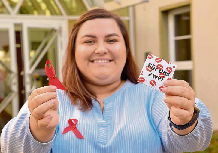 Celine Longerich vom Kreisgesundheitsamt steht Ratsuchenden gern zur Seite. Foto: Birgit Kalle (Kreis Soest)
