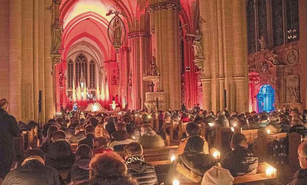 Die 22. Nacht der Lichter findet am 23. Februar im Paderborner Dom statt und zieht hunderte Besucher an.