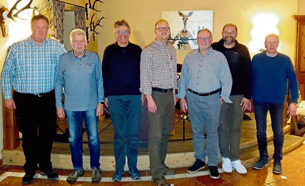 Der neue und alte Vorstand der Bürgerholzberechtigten (v.l.): Michael Wulf, Georg Köller, Herbert Cramer, Carsten Risse, Franz-Josef Dohle, Sven Teutenberg und Klaus Lohn.