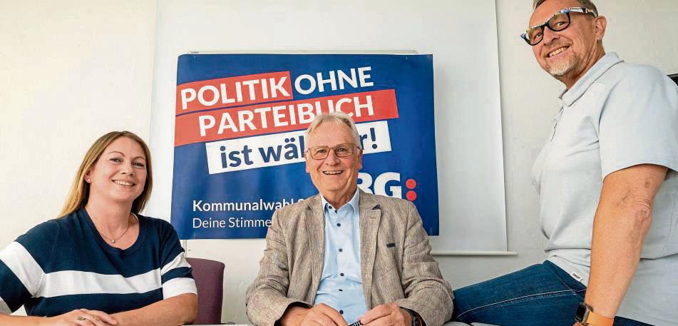 Sie stellten Personal und Ziele der Bürgergemeinschaft für die Kreistagswahl im September vor (von links): Nina Schweitzer, stellvertretende Kreisvorsitzende, BG-Kreisvorsitzender Robert Bigge und Frank Strothkamp, stellvertretender Kreisvorsitzender. Foto: Dahm