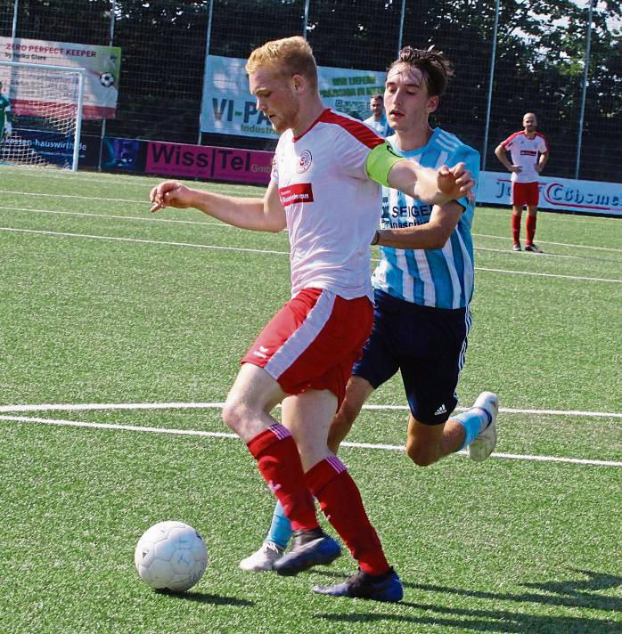 Nach drei sieglosen Spielen versucht der SV BW Rixbeck-Dedinghausen (in Blau-Weiß) am Donnerstag in der vorgezogegen A-Liga-Partie gegen den TuS Ehringhausen das Ruder wieder herumzureißen. Foto: Brand
