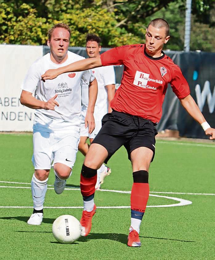 Der Lipperode II (in Weiß) musste sich Viktoria Lippstadt mit 2:4 geschlagen geben. Der neue Coach Egidio Luongo feierte damit einen guten Einstand. Foto: Feichtinger