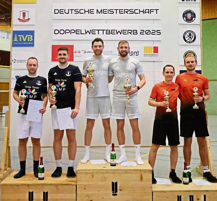 Vizetitel bei den Deutschen Meisterschaften im Federfußball: Sven Walter (l.) unterlag mit seinem Partner Gergö Horváth knapp im Finale der Paarung Zentarra/Zentarra.