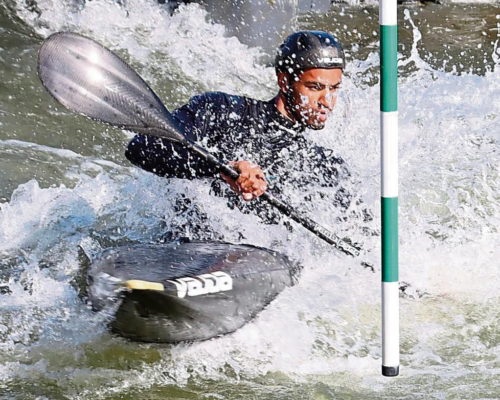 EM-Gold mit der Mannschaft hat er schon, jetzt will Nelian Laryea (18) vom WSC Lippstadt auch Deutscher Junioren-Meister im Kanuslalom werden. Foto: Frank Lütkehaus