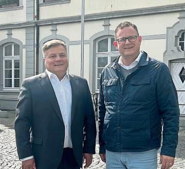 Drücken die Daumen für die Bewerbung um das Bundesschützenfest 2028: Bürgermeister Arne Moritz (l.) und Prof. Sebastian Verhoeven, Lippstädter Schützenoberst und Vorsitzender des Lippstädter Schützenvereins.