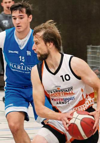 Selbstbewusst nimmt der LTV Lippstadt (in Weiß) die schwere Aufgabe in Bielefeld in Angriff. Foto: Feichtinger