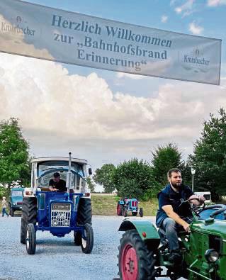 Trecker und Geselligkeit: Beim Fest war gefühlt das ganze Dorf auf den Beinen – und Rädern. Foto: Bußmann