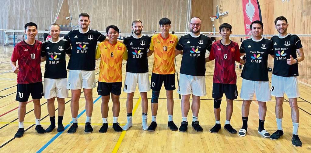 Eine Spielgemeinschaft mit den Federfußballern des FFC Hagen bildete Sven Walter (2.v.l.) vom TV Lipperode bei den 14. French Open.