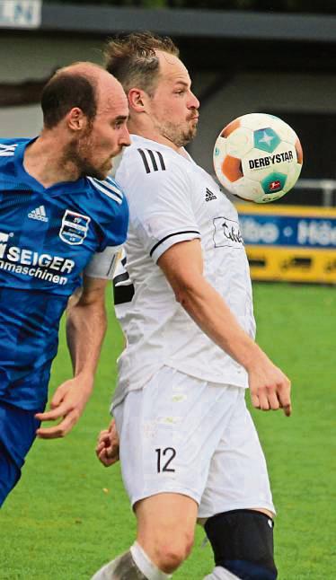 Der FC Mönninghausen (in Weiß) will im Rahmen seines Sportfestes den sicherlich zahlreichen Zuschauern ein gutes Spiel und vor allem drei Punkte liefern. Foto: Heinke