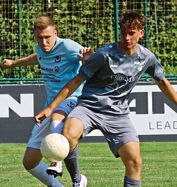 Die SG Oestereiden/Effeln/Menzel (graue Trikots) knöpfte dem Favoriten aus Hörste ein 2:2 ab. Kraft traf in der 75. Minute zum Endstand. Foto: Wiegand