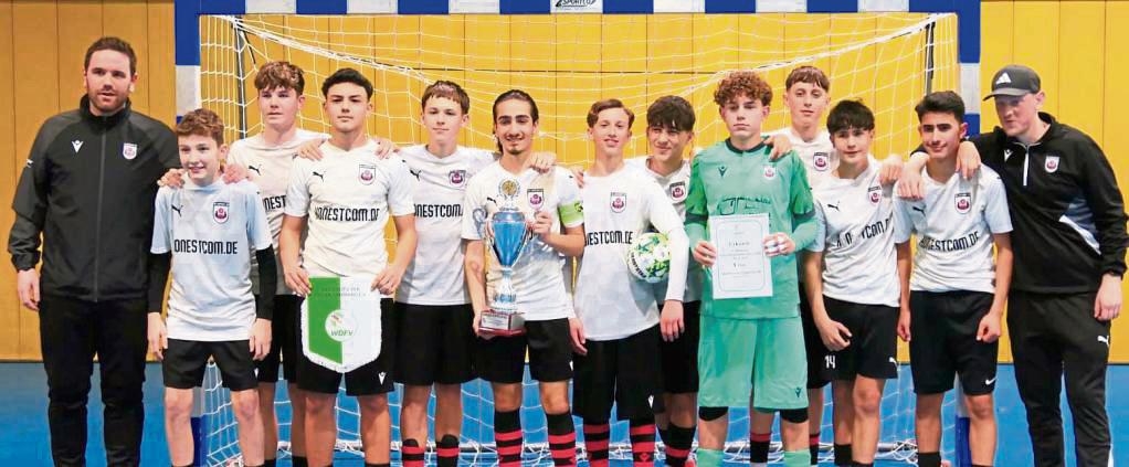An ihnen führte kein Weg vorbei. Die C-Junioren des SV Lippstadt stürmten bei der Futsal-Regionalmeisterschaft West in Duisburg-Wedau zum Turniersieg.