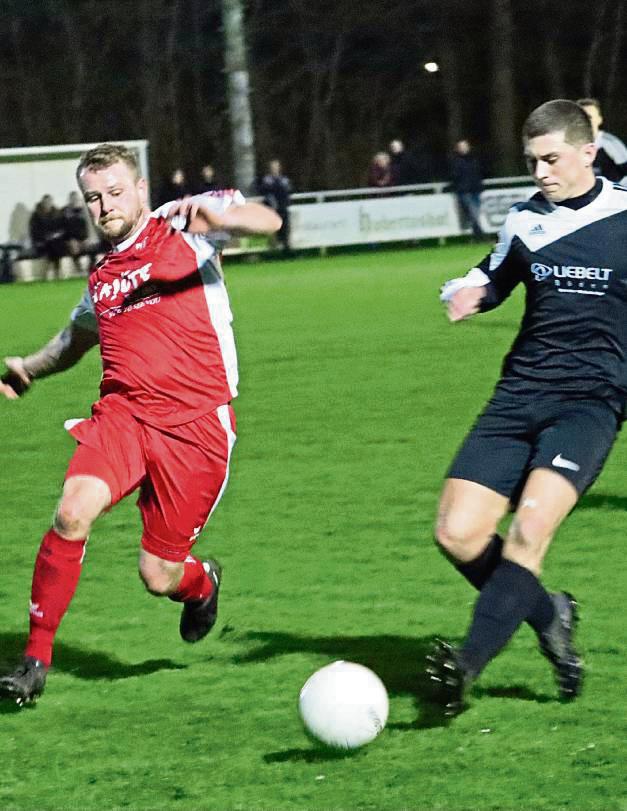 Der SV Bad Waldliesborn (in Rot) gewann sein Heimspiel gegen die SG Schmerlecke/Völlinghausen mit 3:1. Foto: Feichtinger