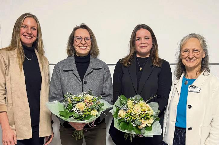 Lisa Kirchhoff (2.v.l.) übernimmt ab sofort die Leitung der Kita Fabuli in Eickelborn von Lea Davies (3.v.l.). Zu Begrüßung und Abschied fanden Andrea Delbrügger und Kerstin Weitemeier vom Träger PariAktiv Kreis Soest warme Worte.