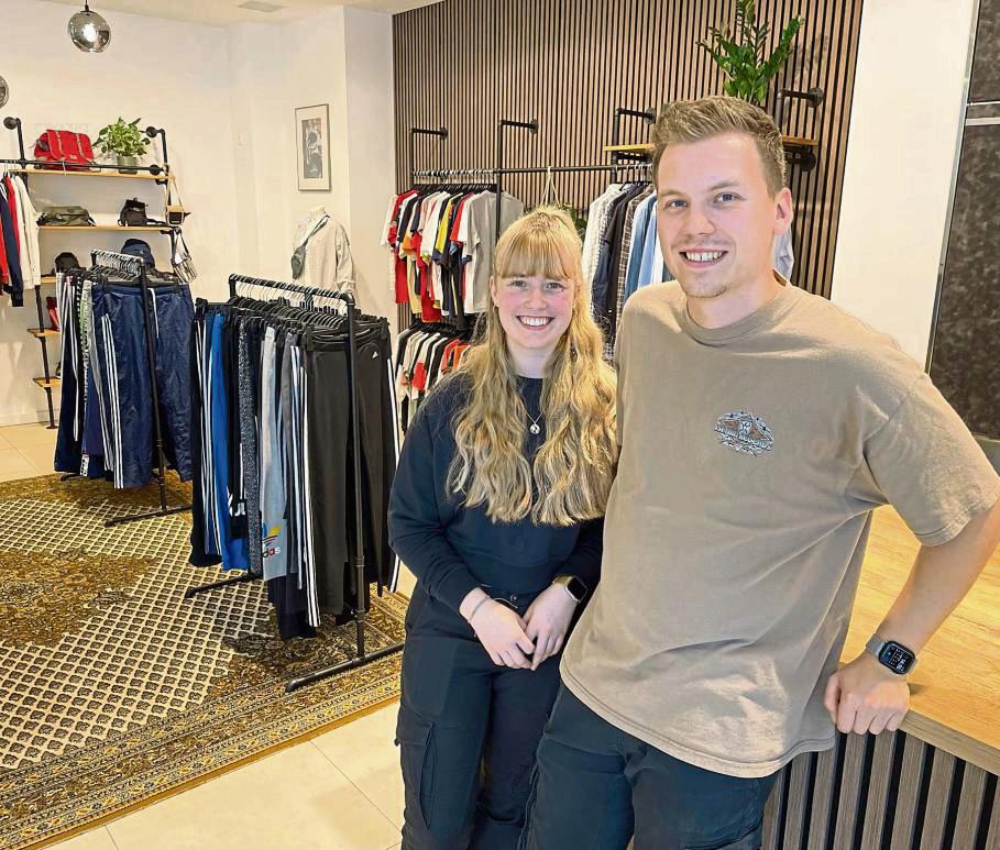 Mit ihrem Second-Hand-Shop ReRun schließen Lilly und Florian Wietfeld eine Marktlücke in Lippstadt. Stöbern ist in dem Laden ausdrücklich erwünscht. Foto: Rückert