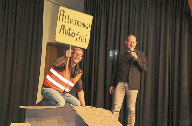 Oli Wessel (l.) erzählte vom schweren Leben als Klimakleber.