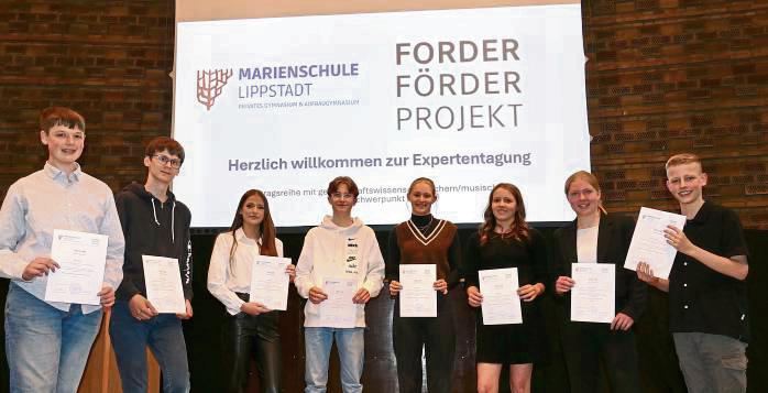 Eine Urkunde für ihre Forschungsarbeit: Schüler der Marienschule wurden jetzt ausgezeichnet.