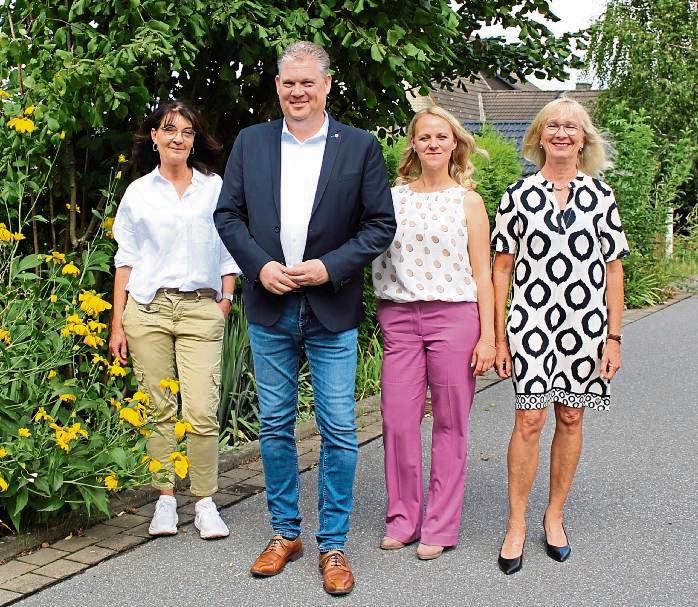 Landtagsabgeordneter Jörg Blöming stellte mit seinem Team, Anja Reich (l.), Johanna Muschalik-Jaskolka (2.v.r.) und Birgit Wapelhorst (r.), Zahlen für den Wahlkreis vor. Foto: Mintert