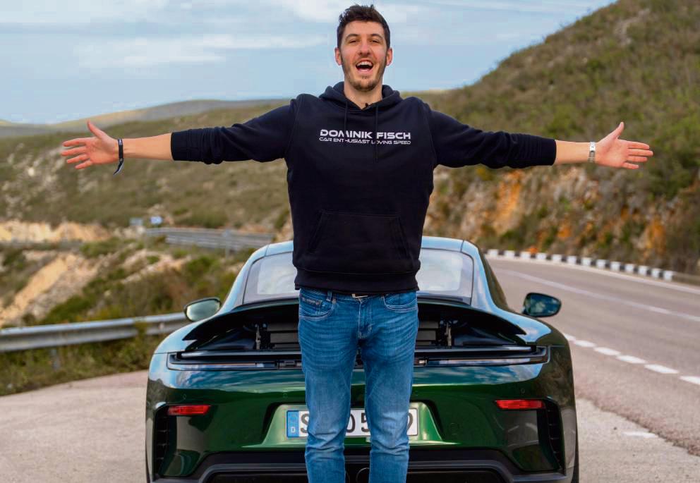 Dominik Fisch (28) aus Erwitte beim Videodreh mit Porsche in Valencia.