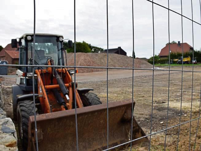 Dort, wo bis letztes Jahr ein Hof stand, soll der neue Tante Enso entstehen. Archivfoto: Daniel Kossack