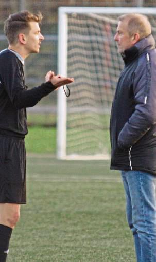 Reinhard Rehborn (SV 03 Geseke, r.) zum Urteil des Bezirkssportgerichtes: „Wir haben es akzeptiert!“ Foto: Schlink