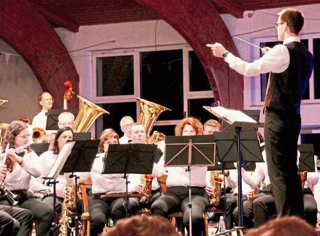 73 Musiker sorgten für glückliche Zuschauer.