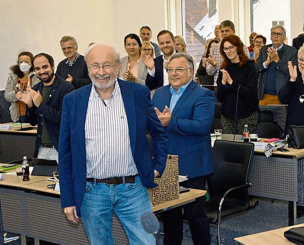Standing Ovations gab es für Wilfried Jäger in seiner letzten Kreistagssitzung. Foto: Kreis Soest