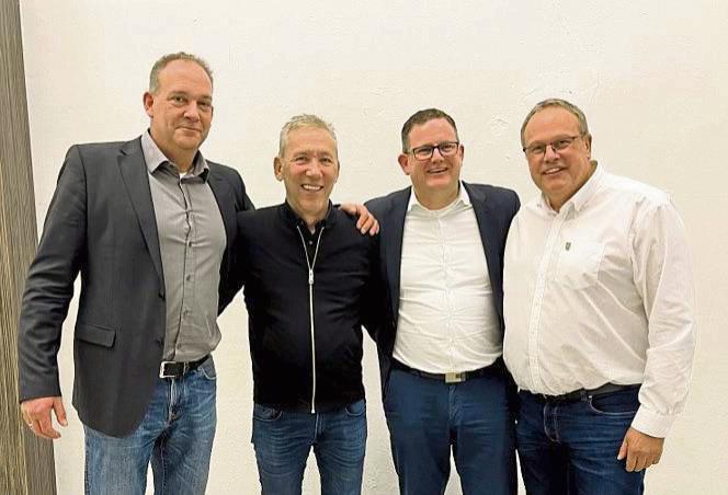 Der Vorstand, bestehend aus Major (v.l.) Thomas Linhoff, dem amtierenden Schützenkönig Thomas Rowlin, Oberst Prof. Dr. Sebastian Verhoeven und Schriftführer Andreas Busch, freut sich über 1001 Mitglieder. Foto: Hülsbusch
