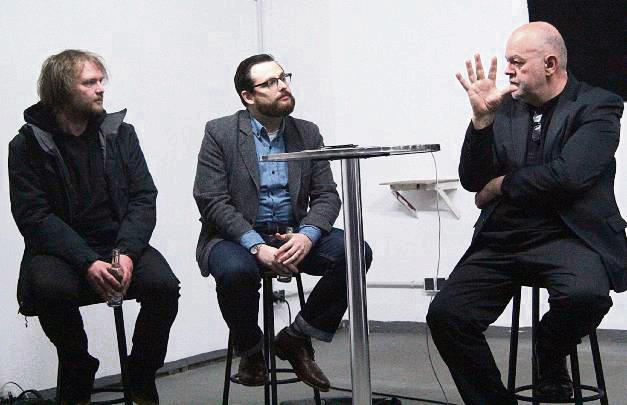 Die Comicexperten Sven Jachmann und Nicholas K. Johnson im Gespräch mit Moderator Dirk Raulf (v.l.). Foto: Balzer