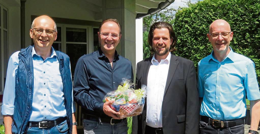 Wechsel im Vorstand der Tillmann-Stiftung: Wolfgang Henze (2.v.l.) scheidet aus und Michael Hucht (2.v.r.) übernimmt, daneben die alten und neuen Stellvertreter Wilfried Arens (l.) und Michael Betten.