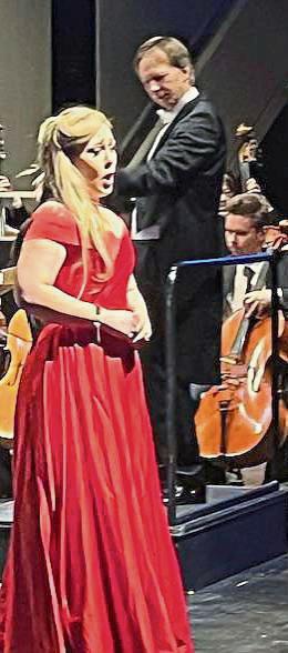 Die Sängerin des Abends: Angela Simkin, eine Mezzosopranistin, deren Stimme für Opernarien wie gemacht schien. Foto: Bettina Boronowsky