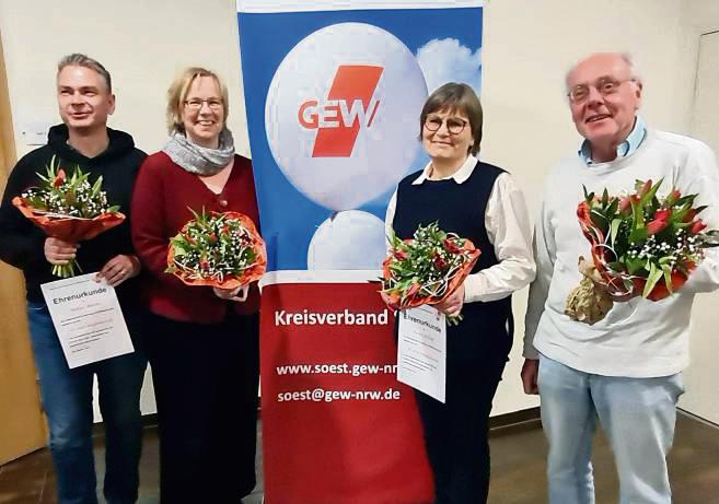 Ehrung für die langjährigen GEW-Mitglieder (v.l.): Stefan Weide, Christine Schneider, Karen Schad und Norbert Flake.