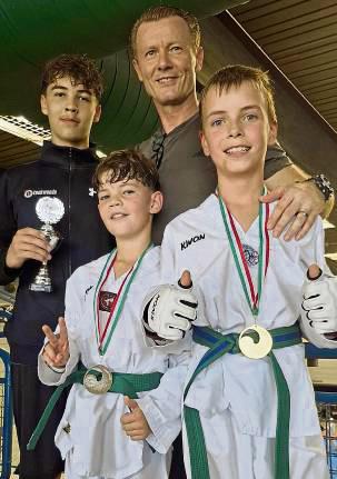 Starke Kämpfer aus Bad Westernkotten: Lennart Czech (l.) wurde Taekwondo-Landesmeister. Nico Steinke und Henri Czech glänzten beim Newcomer-Cup.