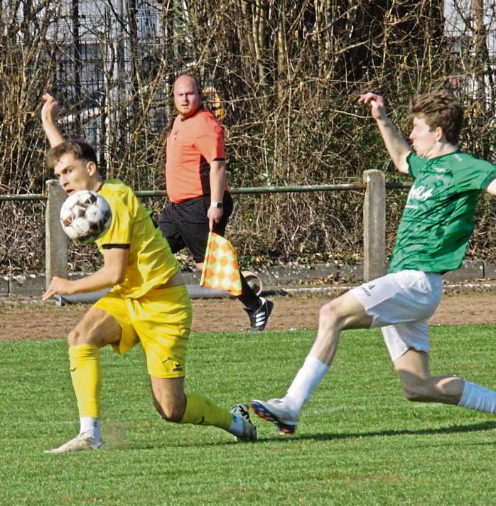 Reichlich Argumente für einen erneuten Startelfeinsatz lieferte zuletzt SuS-Stürmer Daniel Bertels (l.), dem beim 6:0-Sieg in Menden ein Hattrick gelang. Foto: Wiegand