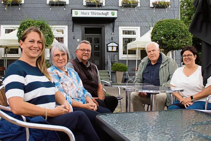 Die Spitzenkandidaten der BG für den Erwitter Rat (v.l.): Nina Schweitzer, Elisabeth Starkemeier, Lothar Strauch, Karl Dietz und Nadine Weber. Foto: Mintert