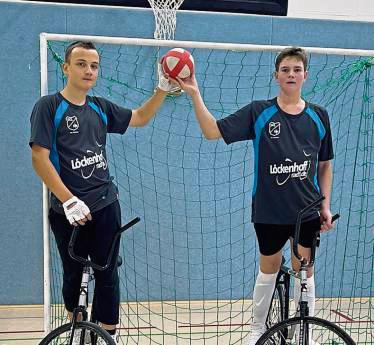 Die U17-Radballer Erik Wessel (l.) und Emil Krüger (r.) vom SCL rangieren in der Tabelle auf Platz zwei.