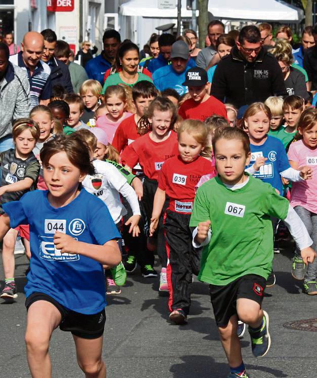 Vorfahrt für den Sport: Wegen des Altstadtlaufs werden am Freitag viele Innenstadtstraßen gesperrt. Folgen hat das am Nachmittag auch für den Busverkehr.
