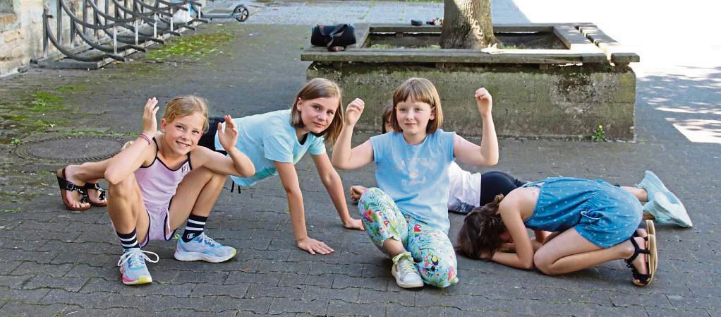 Beim Theaterworkshop kreierten die Kinder Standbilder zu einer Szene. Foto: Meschede